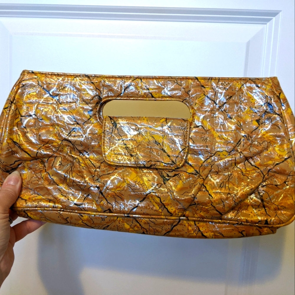 Woman's retro clutch!